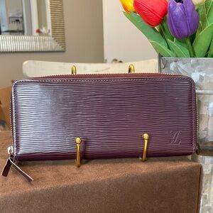 RARE Louis Vuitton plum colored EPI leather zip around wallet